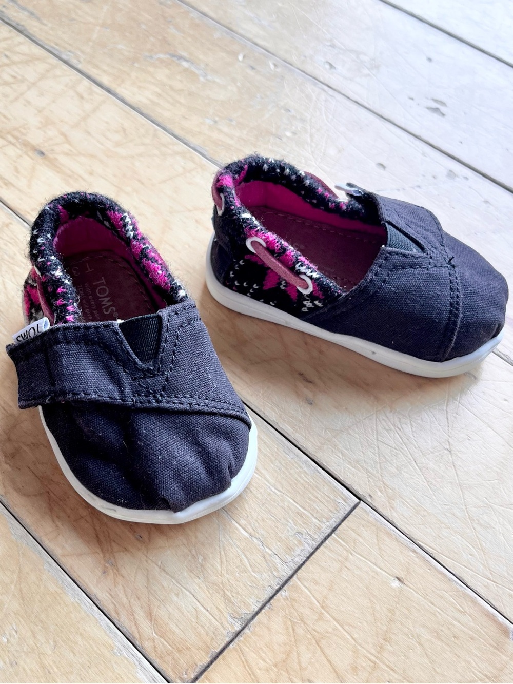 TOMS Tiny Bimini Flake Canvas Knit Slip On Velcro closure Shoes Size 3
